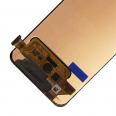 Pantalla OLED de repuesto para Samsung Galaxy A70, componente electrónico con conectores visibles.