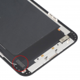 Pantalla OLED de iPhone 11 Pro Max con circuitos visibles y un conector marcado en crculo rojo.